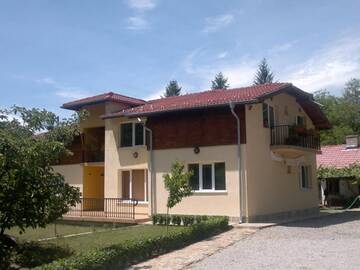 Фото номера Вилла с 4 спальнями Дома для отпуска Villa Nanevi г. Тетевен 13
