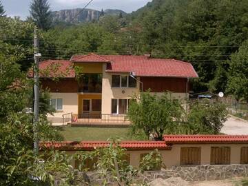 Фото номера Вилла с 4 спальнями Дома для отпуска Villa Nanevi г. Тетевен 24